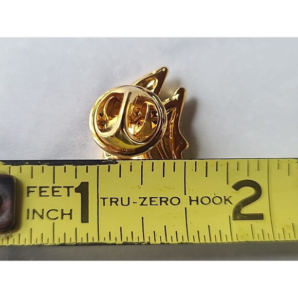 Gold Tone Metal Two Dolphins Shaped Rhinestone Pin Vintage Costume Jewelry - Picture 10 of 10
